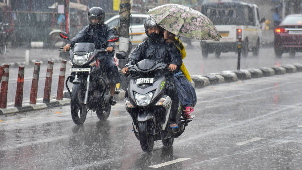 উপকূলবর্তী জেলাগুলিতে প্রবল ঝড় ও অতিভারী বৃষ্টি 
