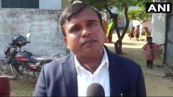  বিষয়টি নিয়ে স্কুল ইন চার্ড কী বলছেন?