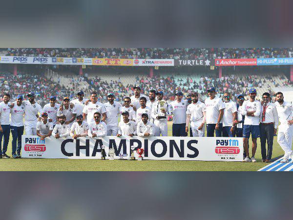 উমেশের ৫, তৃতীয় দিনের প্রথম ঘণ্টাতেই গোলাপি বলের টেস্ট ইনিংসে জিতে নতুন রেকর্ড ভারতের