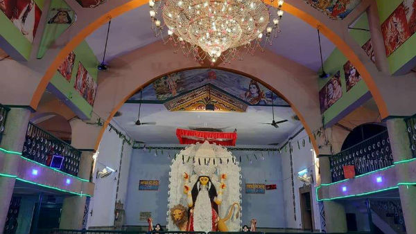 দুই নগরের পুজোর মধ্যে জোর টক্কর দুই নগরের পুজোর মধ্যে জোর টক্কর