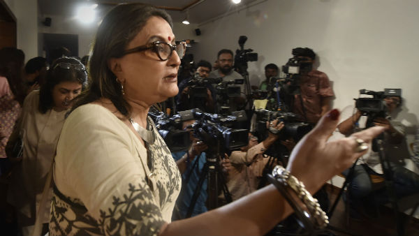 সংশোাধিত নাগরিকত্ব আইনের বিরুদ্ধে প্রতিবাদ, রাস্তায় নামলেন অপর্ণা, কৌশিকরা সংশোাধিত নাগরিকত্ব আইনের বিরুদ্ধে প্রতিবাদ, রাস্তায় নামলেন অপর্ণা, কৌশিকরা