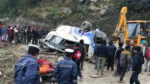 নেপালে মর্মান্তিক বাস দুর্ঘটনায় ১৪ তীর্থ যাত্রীর মৃত্যু নেপালে মর্মান্তিক বাস দুর্ঘটনায় ১৪ তীর্থ যাত্রীর মৃত্যু