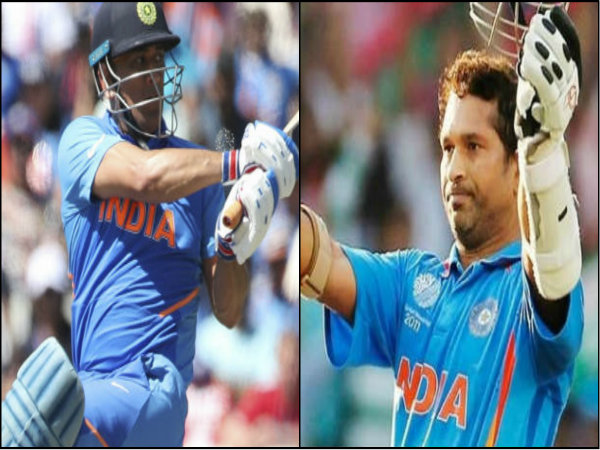 পিছনে ধোনি-সচিন 