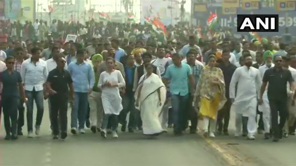 সিএএ এবং এনআরসির বিরোধিতায় পথে মমতা