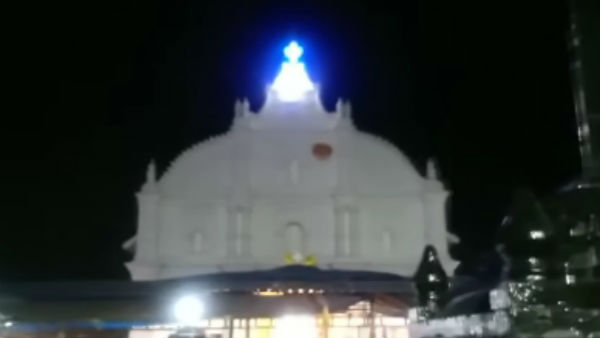 CAA নিয়ে অগ্নিগর্ভ পরিস্থিতিতে চার্চের দরজা খুলল মুসলিমদের নমাজের জন্য!কোথায় ঘটল এমন CAA নিয়ে অগ্নিগর্ভ পরিস্থিতিতে চার্চের দরজা খুলল মুসলিমদের নমাজের জন্য!কোথায় ঘটল এমন