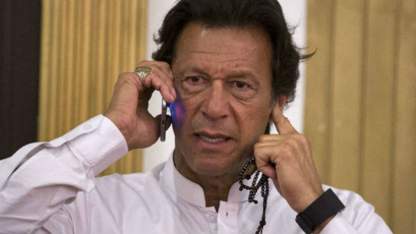 বিপজ্জনক পরিস্থিতির সম্মুখীন মেয়েরা বিপজ্জনক পরিস্থিতির সম্মুখীন মেয়েরা