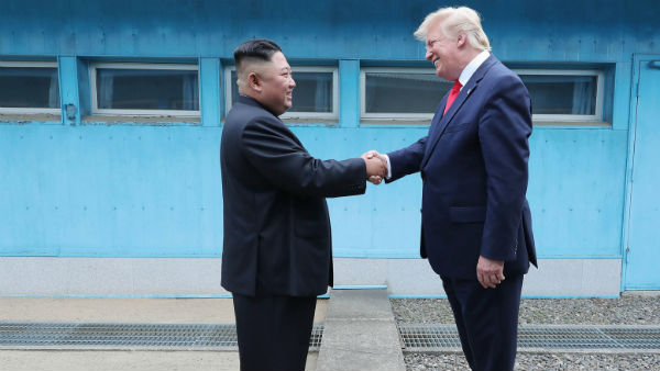 চুক্তি ছাড়াই শেষ হয় ট্রাম্প-কিম জং উনের দ্বিতীয় বৈঠক চুক্তি ছাড়াই শেষ হয় ট্রাম্প-কিম জং উনের দ্বিতীয় বৈঠক