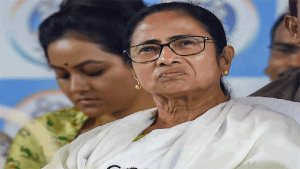 রাজ্যপালের সঙ্গে সংঘাত শুরু থেকেই