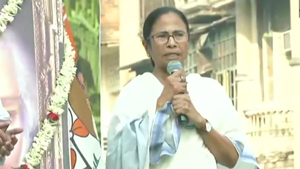 যাদবপুরে সাসংদ হয়েই উদ্বাস্তুদের স্বীকৃতি