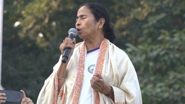 গণভোটের দাবি করেছিলেন মমতা