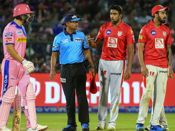 মাঠেই তর্কাতর্কি মাঠেই তর্কাতর্কি