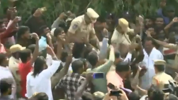 তেলাঙ্গানা জুড়ে উল্লাসে ফেটে পড়ে জনতা তেলাঙ্গানা জুড়ে উল্লাসে ফেটে পড়ে জনতা