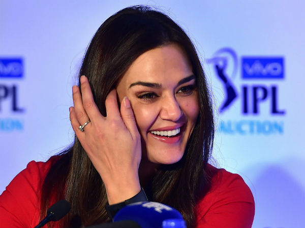 কাঁদের খোঁজে কিংস ইলেভেন