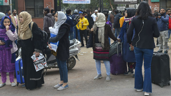  ভেজা কম্বল ও হোয়াটস অ্যাপ বার্তা
