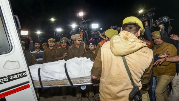 পুলিসি নিরাপত্তায় অন্ত্যেষ্টি