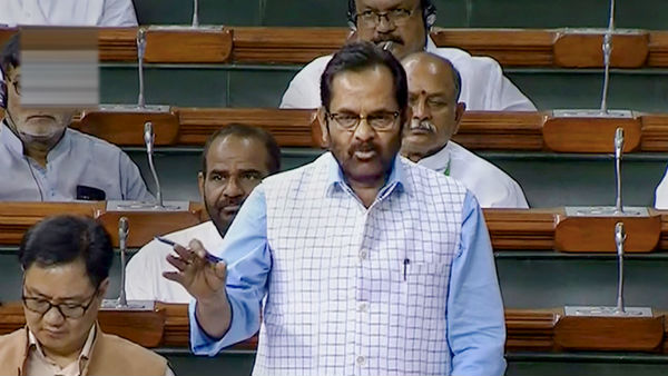  পুলিশ কর্তার সমর্থনে এডিসিপি