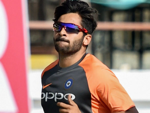  শার্দুলের হাফ সেঞ্চুরিতে মুম্বইয়ের সাড়ে তিনশো পার