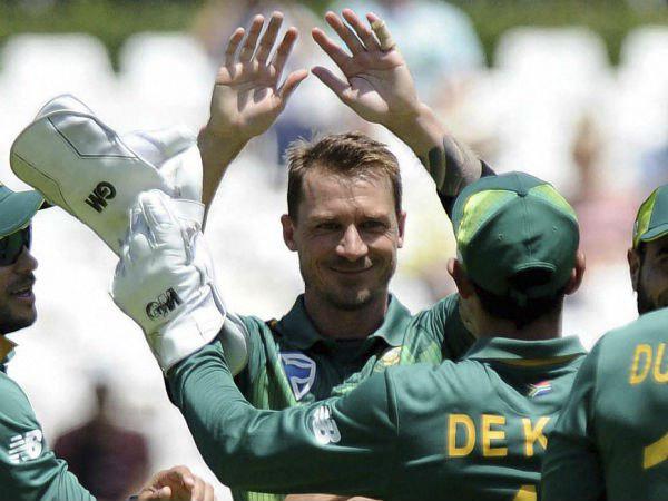 LIVE ৪.৫ কোটিতে দিল্লি ক্যাপিটালসে স্টোইনিস, ২ কোটি টাকায় ফের আরসিবি-তে স্টেইন LIVE ৪.৫ কোটিতে দিল্লি ক্যাপিটালসে স্টোইনিস, ২ কোটি টাকায় ফের আরসিবি-তে স্টেইন