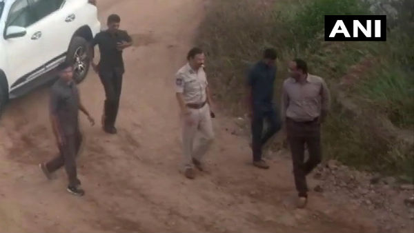 “মহিলাদের নামে ভুয়ো এনকাউন্টার বন্ধ হোক” “মহিলাদের নামে ভুয়ো এনকাউন্টার বন্ধ হোক”