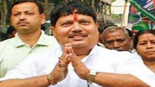 'বাপ-ব্যাটার জমানত জব্দ করতে পারেননি'