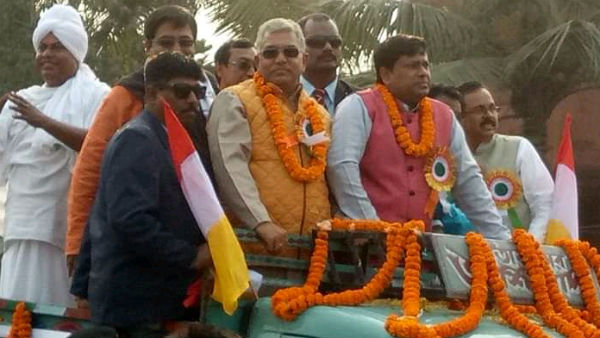 চায়ে পে চর্চায় দিলীপ ঘোষ চায়ে পে চর্চায় দিলীপ ঘোষ