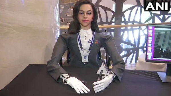 যন্ত্রমানবী ব্যোমামিত্রা