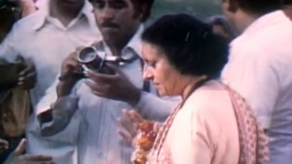 ইন্দিরা গান্ধীর বাজেট পেশ