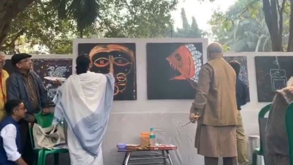 ক্যানভাসে প্রতিবাদ ক্যানভাসে প্রতিবাদ