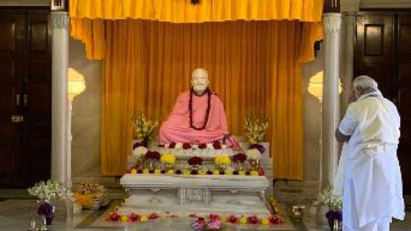 আশীর্বাদ প্রার্থী নরেন্দ্র মোদী