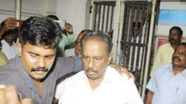 বিজেপির বিক্ষোভের পরেই গ্রেফতার তামিল লেখক বিজেপির বিক্ষোভের পরেই গ্রেফতার তামিল লেখক