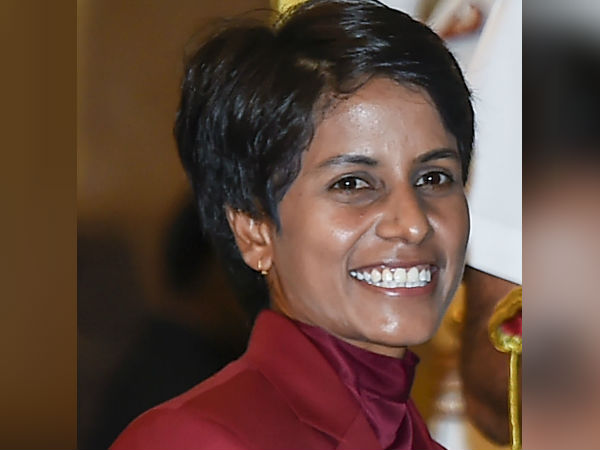 ওয়ান ডে-তে সেরা মহিলা ব্যাটসম্যান ও বোলার 