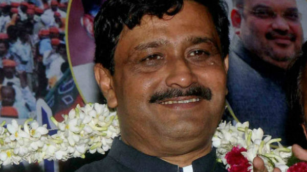 জাতীয় পতাকা হাতে ধরলেই....