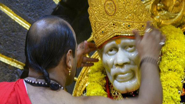 শিরডি সাইবাবার মন্দির খোলা থাকছে শিরডি সাইবাবার মন্দির খোলা থাকছে