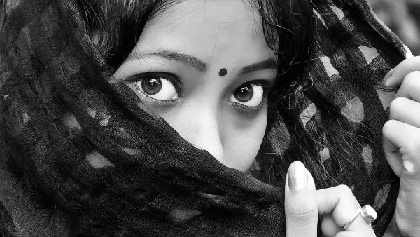 ভুজের হোস্টেলে বিবস্ত্র করা হল মেয়েদের ভুজের হোস্টেলে বিবস্ত্র করা হল মেয়েদের