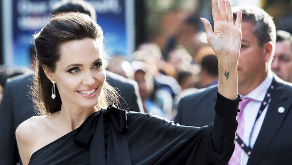 অস্কারের মঞ্চে অনুপস্থিত অ্যাঞ্জেলিনা, আসল কারনটি জেনে নিন অস্কারের মঞ্চে অনুপস্থিত অ্যাঞ্জেলিনা, আসল কারনটি জেনে নিন