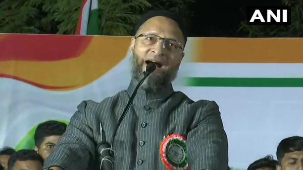 ওয়াইসির বিরুদ্ধে তোপ 