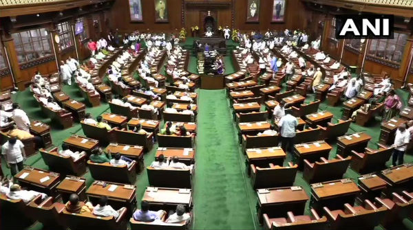 দুই বিধায়কের হাতাহাতি