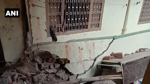 পাটনায় গান্ধী ময়দানে শক্তিশালী বিস্ফোরণ, আহত ১০ পাটনায় গান্ধী ময়দানে শক্তিশালী বিস্ফোরণ, আহত ১০