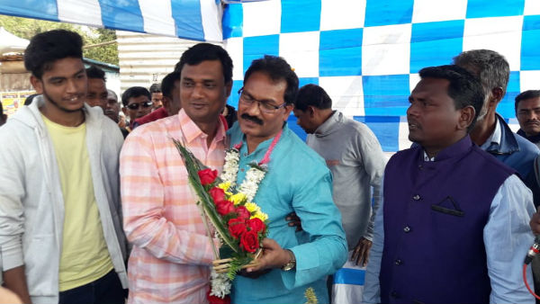 কর্মীদের সংবর্ধনায় ছত্রধর কর্মীদের সংবর্ধনায় ছত্রধর