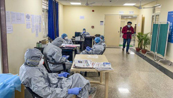 প্রতারকরা পাঠাচ্ছে ইমেল