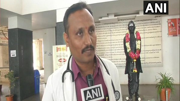চিকিৎসক হওয়ার স্বপ্নপূরণ কর্নাটকের ব্যক্তির চিকিৎসক হওয়ার স্বপ্নপূরণ কর্নাটকের ব্যক্তির