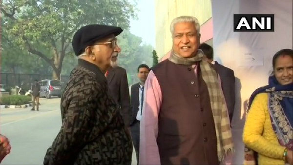 সকাল সকাল ভোট দিল্লির হেভিওয়েটদের সকাল সকাল ভোট দিল্লির হেভিওয়েটদের