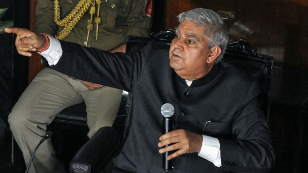 রাজ ভবনে ডাক তিন সরকারি আধিকারিকেরা
