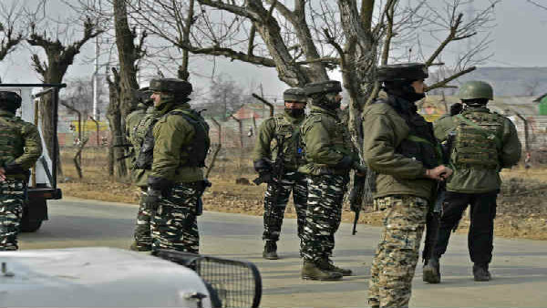 নিহতদের পরিবারকে সাহায্য নিহতদের পরিবারকে সাহায্য