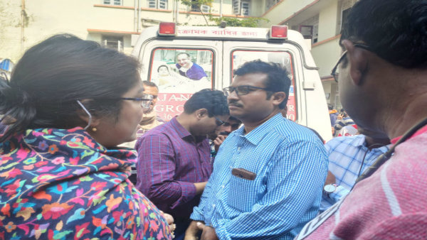 চুঁচুড়া ইমামবাড়া হাসপাতালে গিয়েছিলেন লকেট