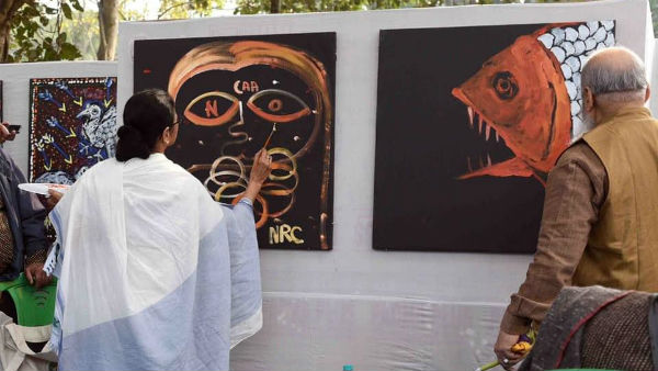 ৩৬-৩৬ ইঞ্চির ক্যানভাসে প্রায় ৪০টি ছবি