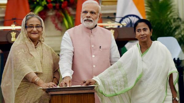 মোদী-হাসিনা-মমতা এক মঞ্চে! মোদী-হাসিনা-মমতা এক মঞ্চে!