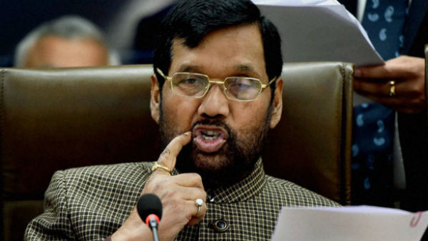 এনআরসি নিয়ে পাসওয়ান কোন ভূমিকা পালন করেছেন?