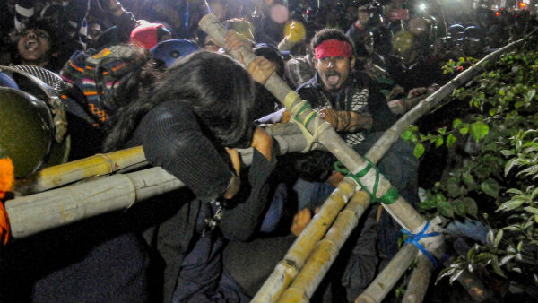 রাতভর ঘেরাও উপাচার্য