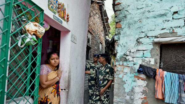 'নমস্তে ট্রাম্প' এর কারিগরদেরই বাড়ি খালির নির্দেশ 'নমস্তে ট্রাম্প' এর কারিগরদেরই বাড়ি খালির নির্দেশ